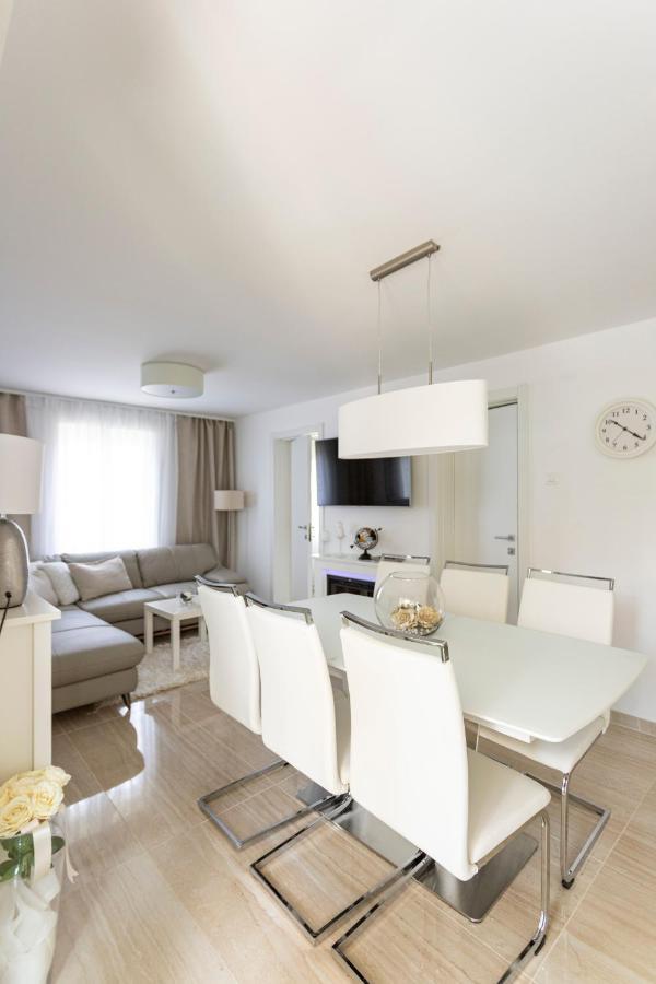 Luxury Mantinela Apartment Malinska Buitenkant foto