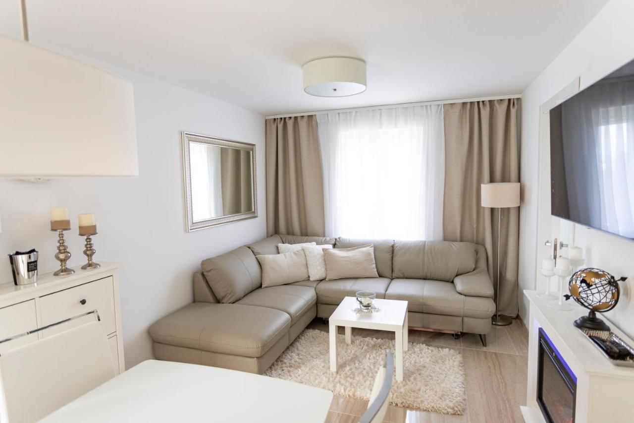 Luxury Mantinela Apartment Malinska Buitenkant foto