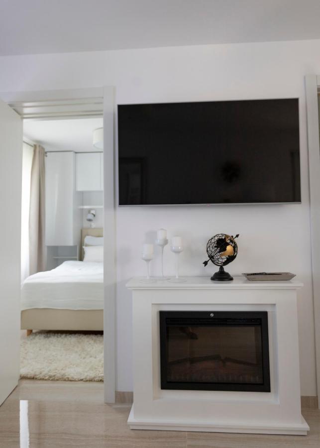 Luxury Mantinela Apartment Malinska Buitenkant foto