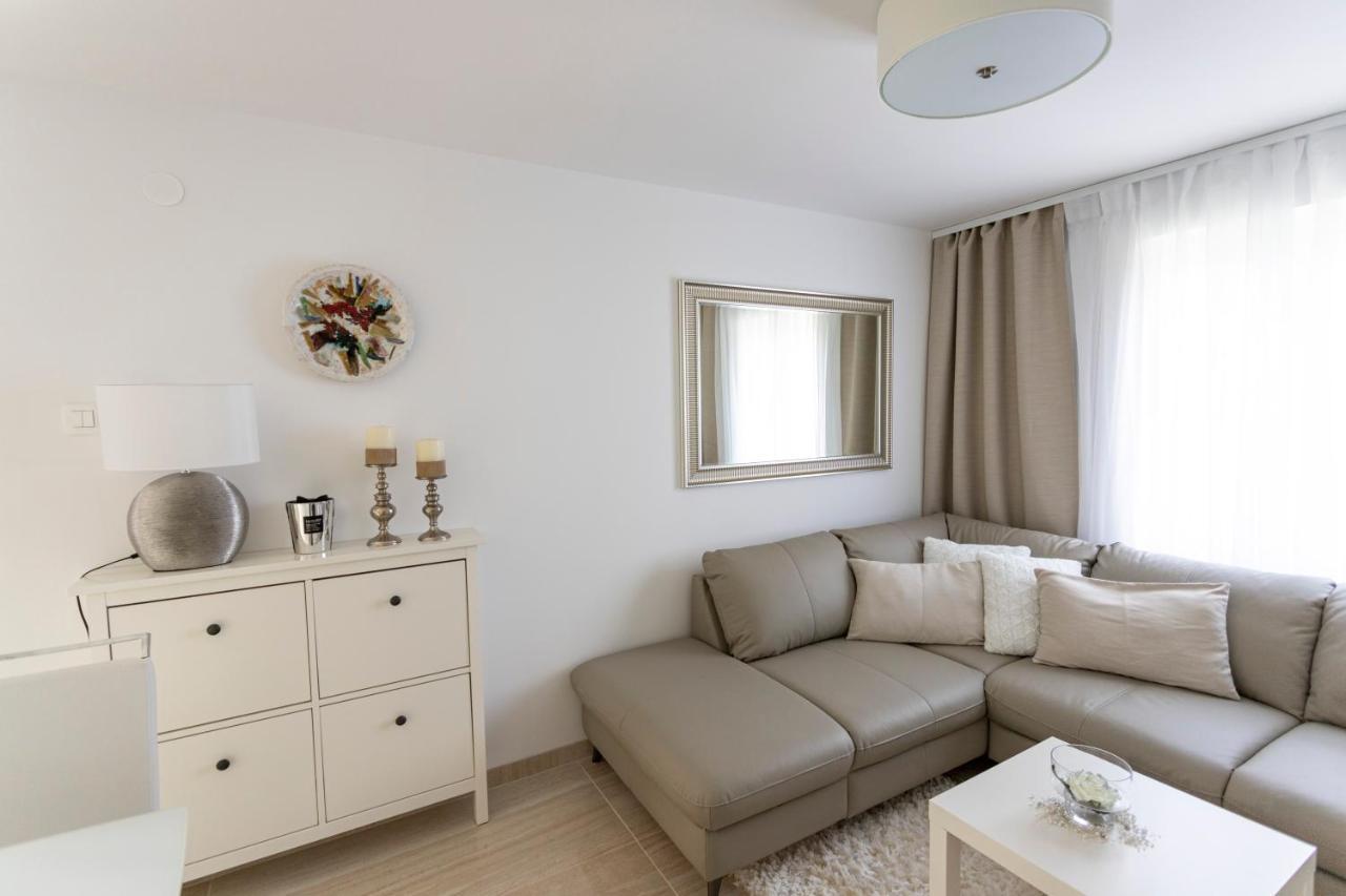 Luxury Mantinela Apartment Malinska Buitenkant foto
